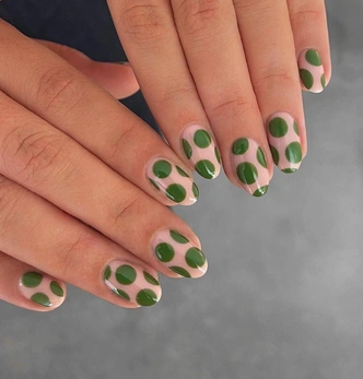 Polka dot nails: главный маникюр весны-2025, который уже стал вирусным