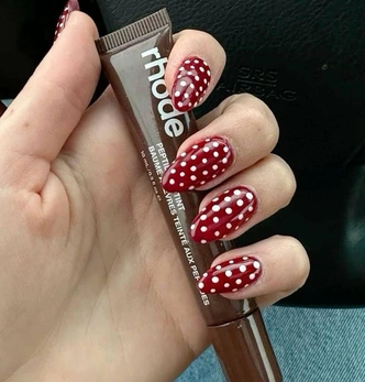 Polka dot nails: главный маникюр весны-2025, который уже стал вирусным