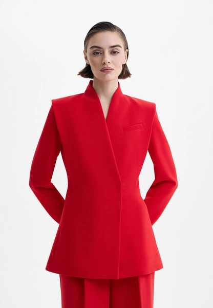 Valentino Red — главный цвет сезона, с которым еще рано прощаться